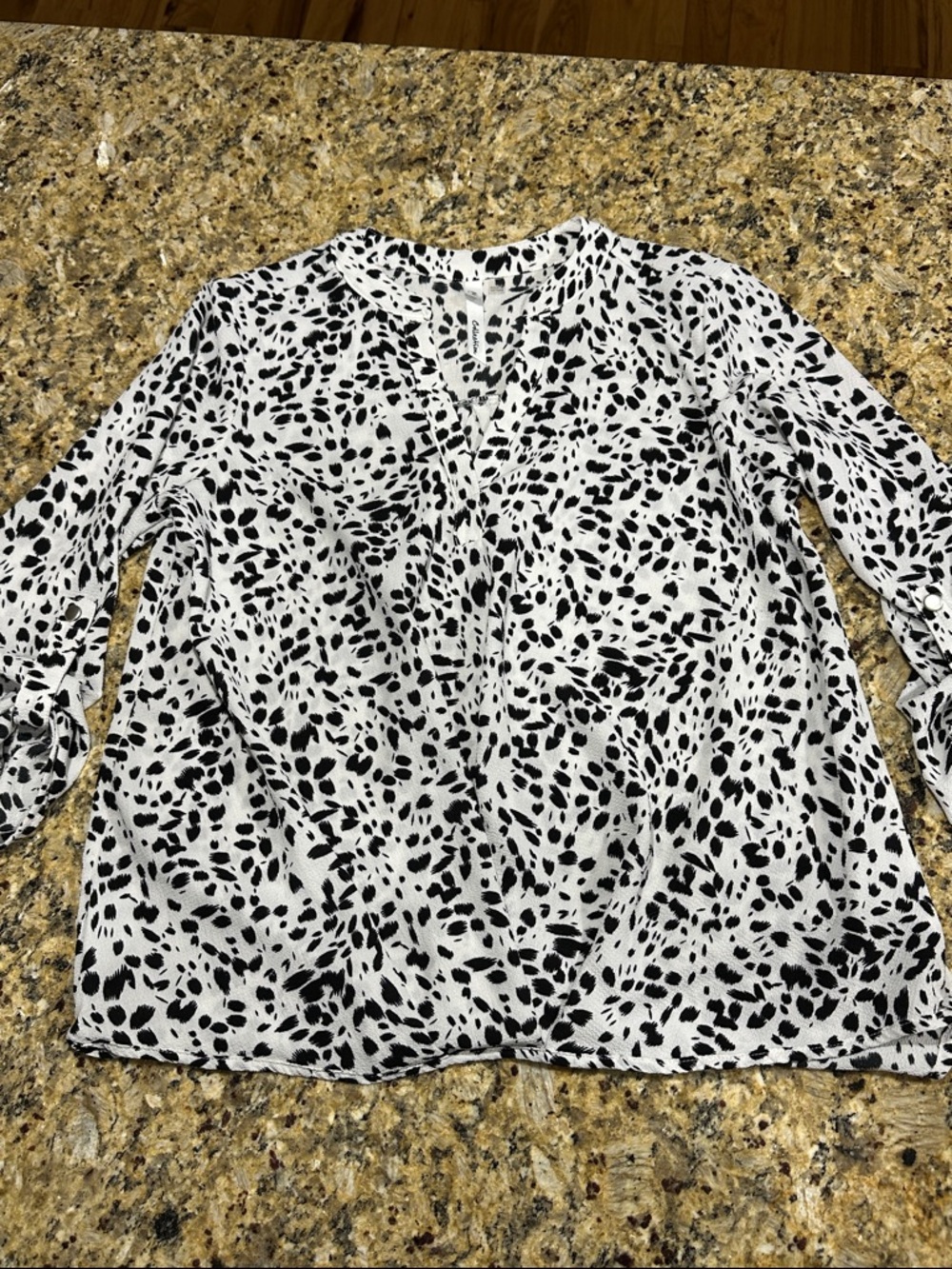 NY Collection Black & White Speckled V-Neck Blouse - Picture 8 of 9